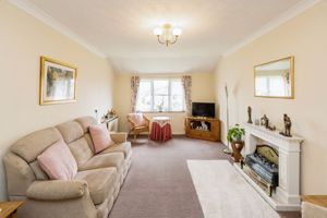 LIVING ROOM- click for photo gallery